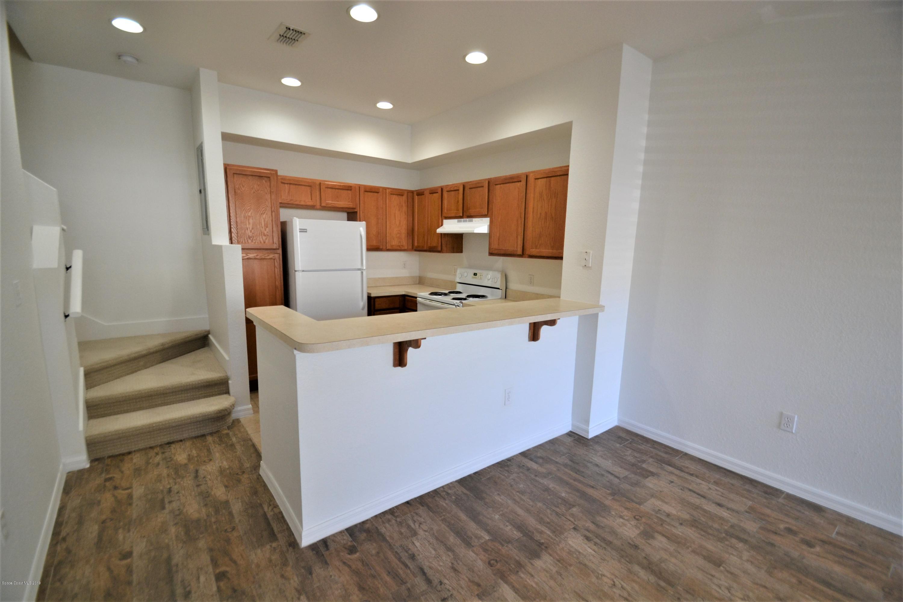 115 Turpial Way, Unit 103 Melbourne, FL 32901 - Photo 8 of 38 115 Turpial #103 Breakfast Bar (2)