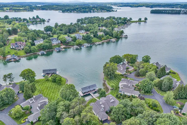 $1,295,000 | 30 Island Green Circle, Unit 22, Penhook, VA 24137