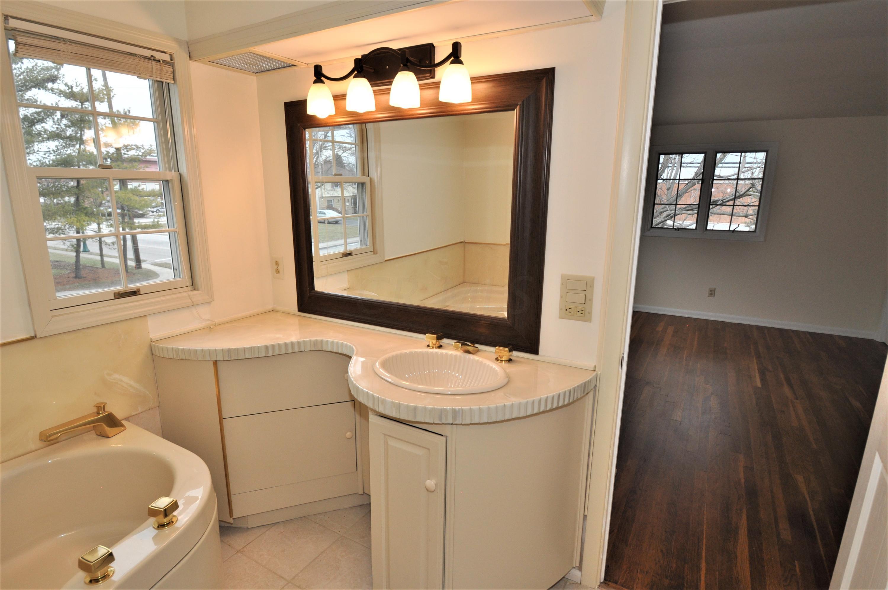 1581 Ridgeview Road Upper Arlington, OH 43221 - Photo 21 of 29