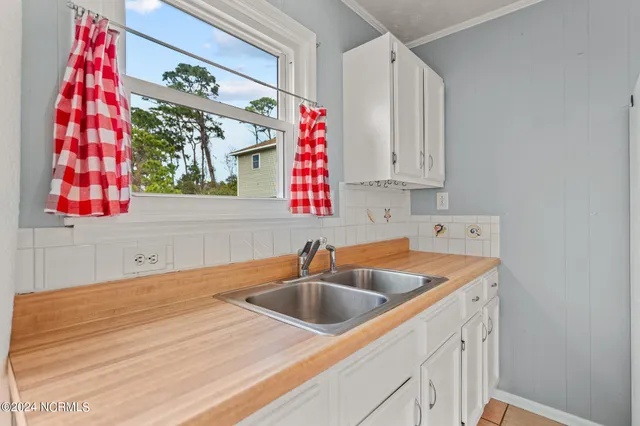 $2,000 | 410 Spartanburg Avenue, Carolina Beach, NC 28428