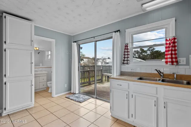 $2,000 | 410 Spartanburg Avenue, Carolina Beach, NC 28428