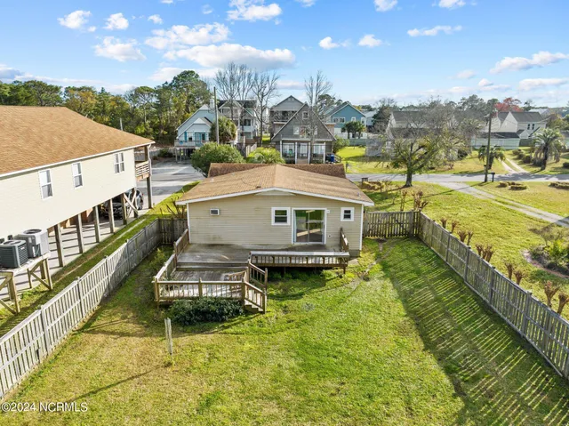 $2,000 | 410 Spartanburg Avenue, Carolina Beach, NC 28428