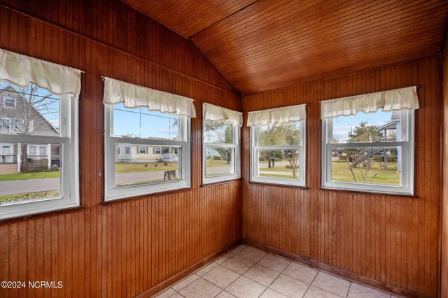 $2,000 | 410 Spartanburg Avenue, Carolina Beach, NC 28428