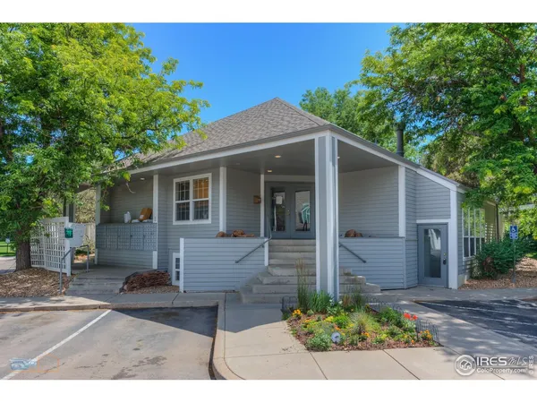 a front view of house with yard