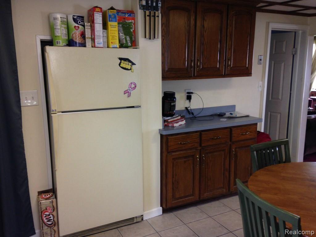 6248 East 10 Mile Road Warren, MI 48091 - Photo 8 of 17 fridge stays!, more cabinets...