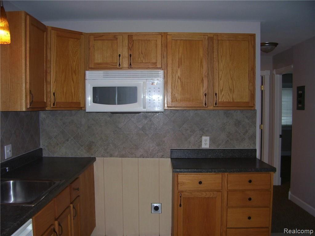 29582 Hoover Road Warren, MI 48093 - Photo 5 of 16