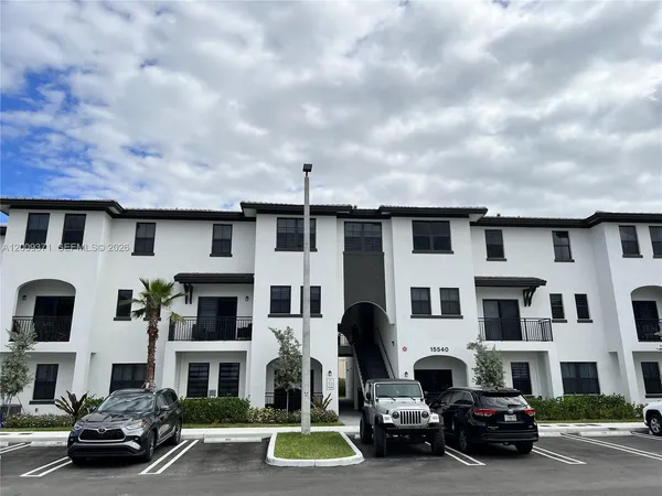$2,699 | 15540 Southwest 136th Street, Unit 206, Miami, FL 33196