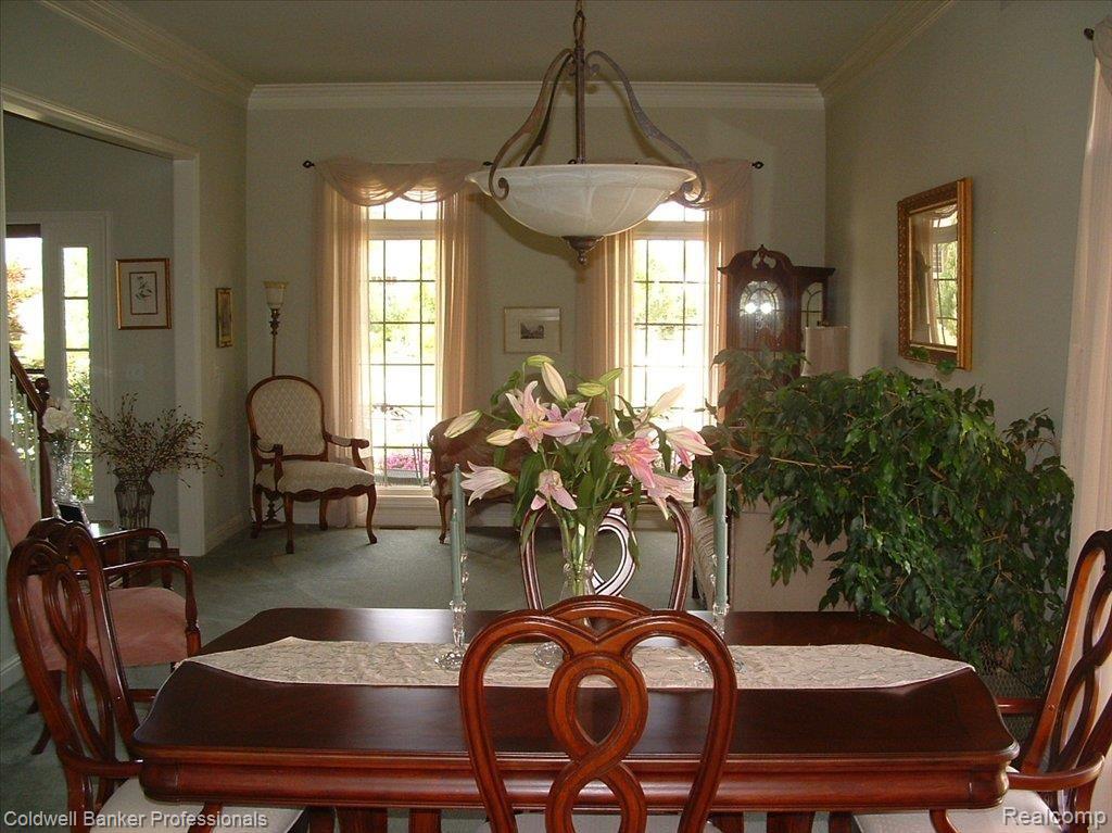 48090 Inveraray Road Canton, MI 48188 - Photo 4 of 12 INVERARAY 48090 DINING