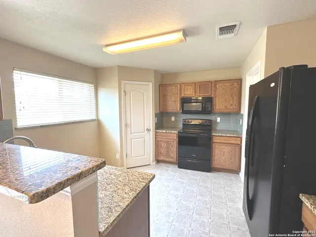 $2,100 | 9604 Dublin Green, San Antonio, TX 78254