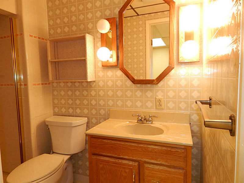 198 Hunting Creek Road Canonsburg, PA 15317 - Photo 16 of 22 Full Bath. Lower level full bathroom