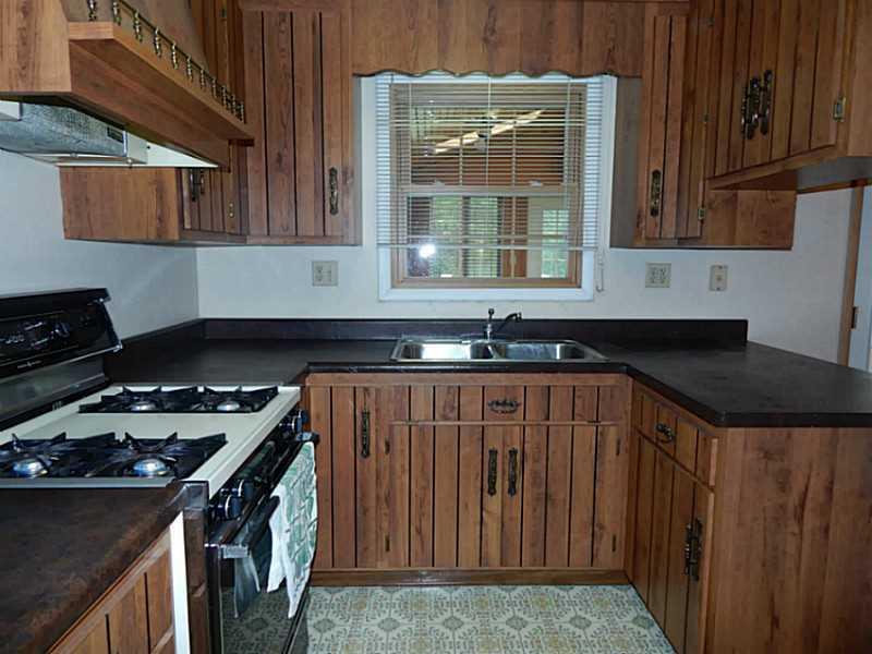 198 Hunting Creek Road Canonsburg, PA 15317 - Photo 6 of 22 Kitchen.