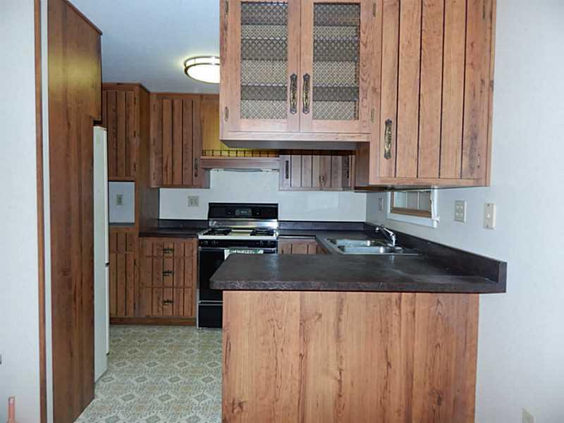 198 Hunting Creek Road Canonsburg, PA 15317 - Photo 7 of 22 Kitchen.