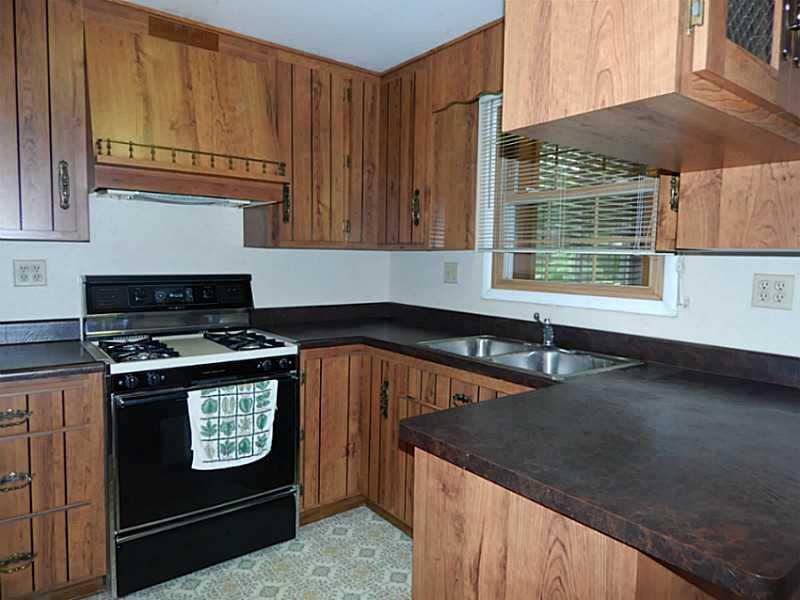 198 Hunting Creek Road Canonsburg, PA 15317 - Photo 8 of 22 Kitchen.