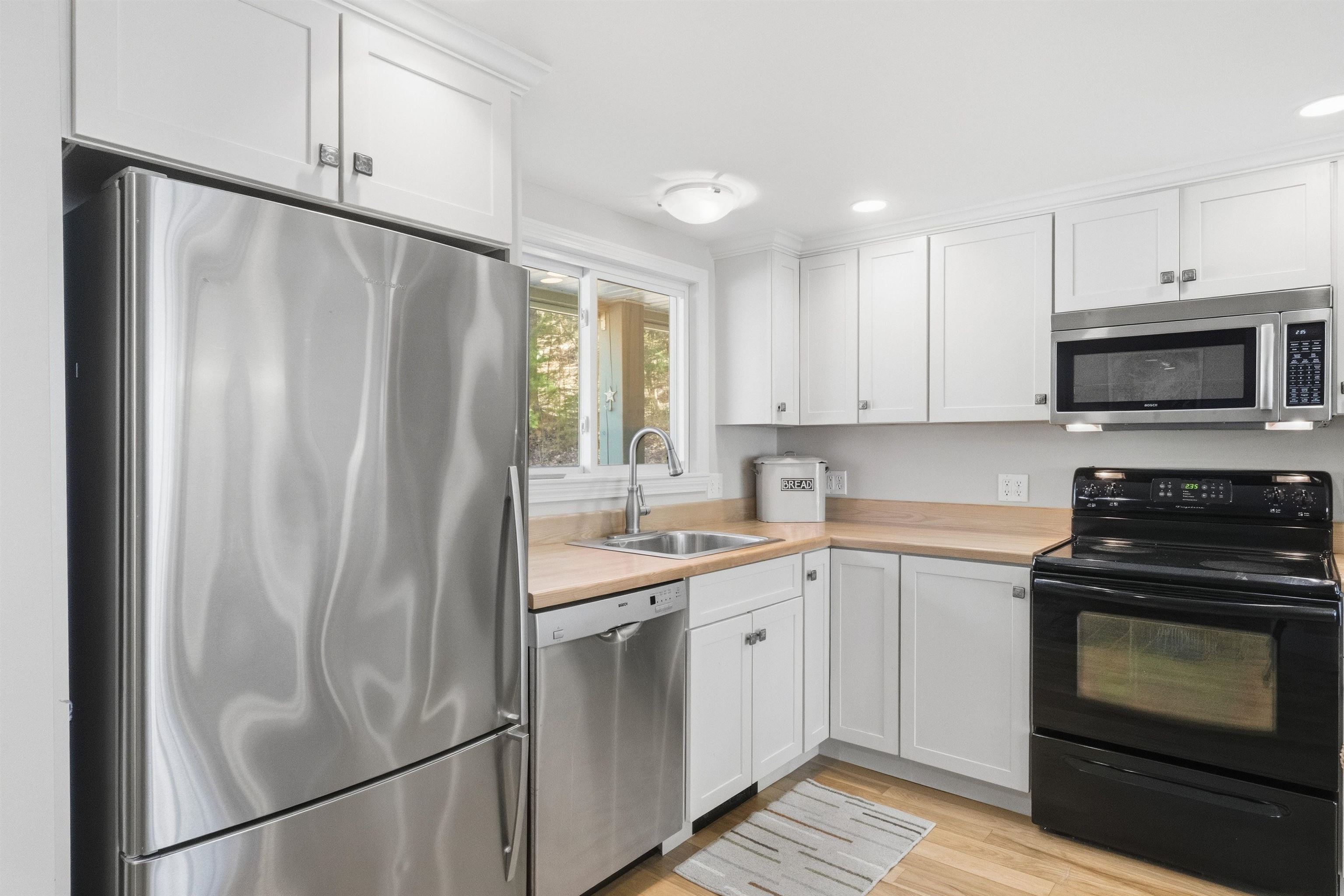 19 Wawbeek Road, Unit 3 Tuftonboro, NH 03853 - Photo 6 of 57