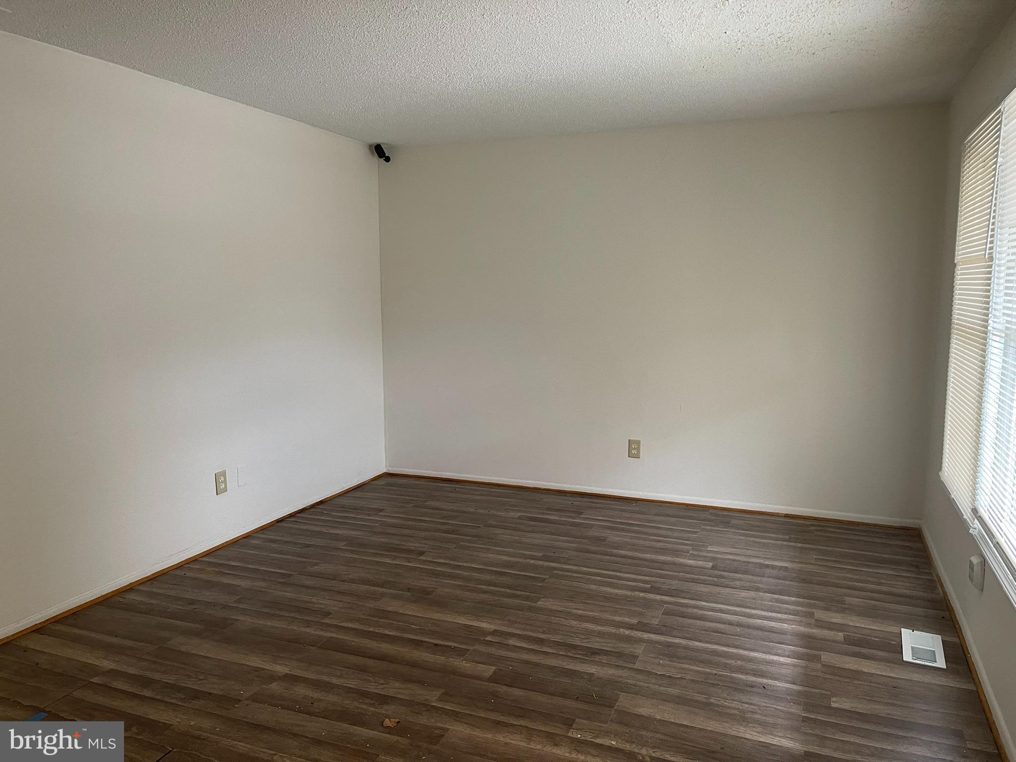 9 Marcia Court, Unit 9 Sicklerville, NJ 08081 - Photo 2 of 15 Living Room