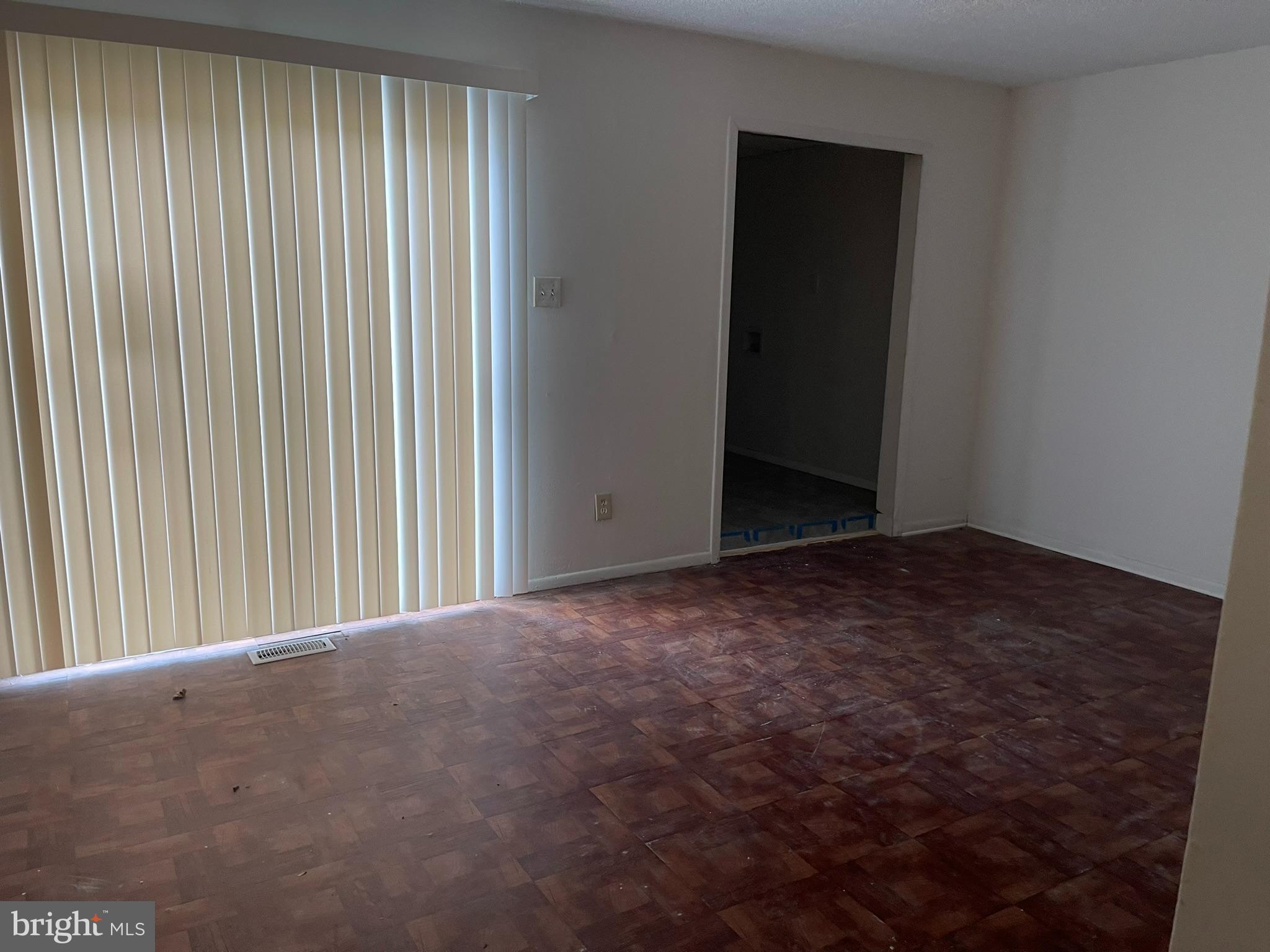 9 Marcia Court, Unit 9 Sicklerville, NJ 08081 - Photo 4 of 15 Family Room