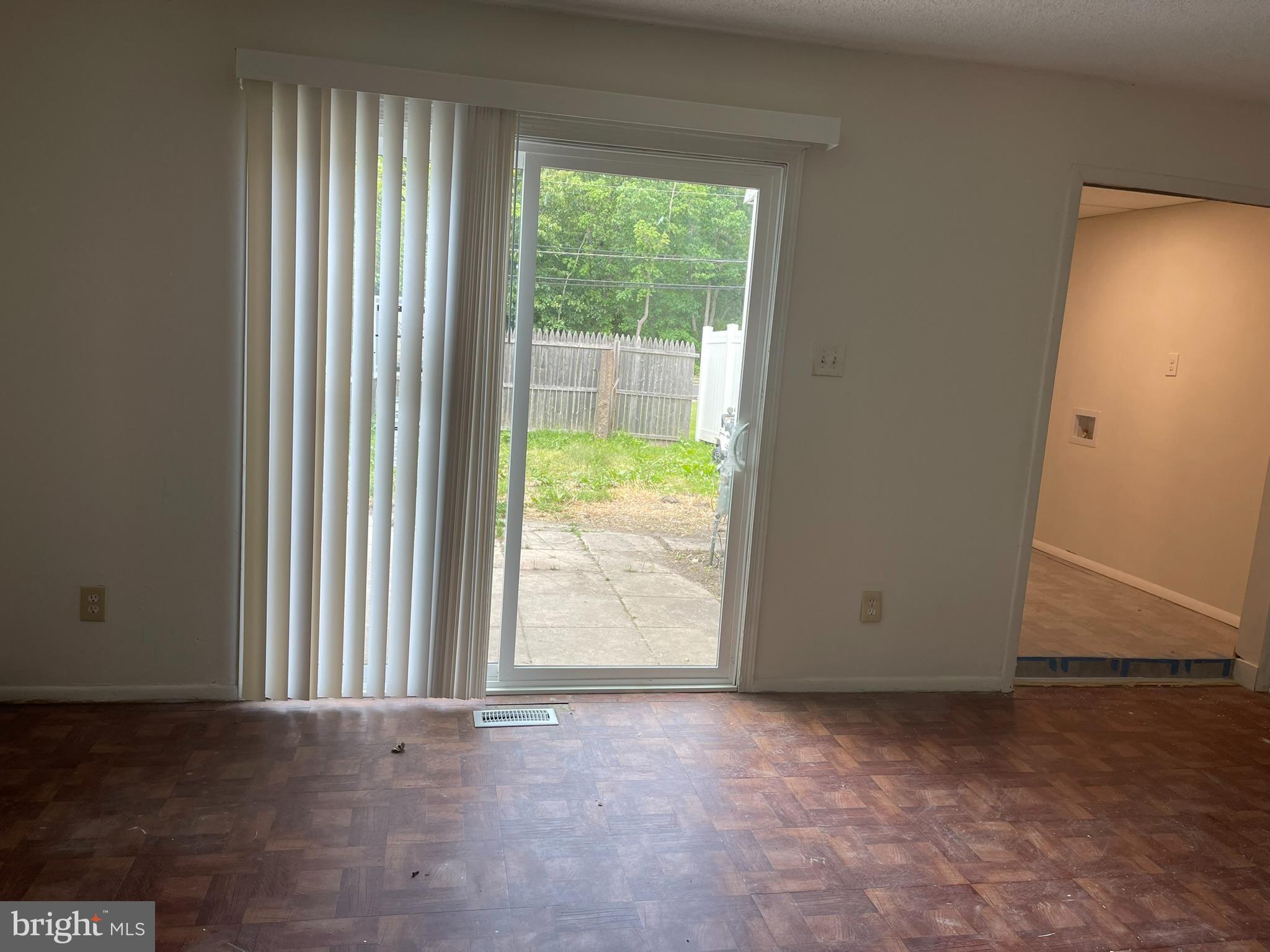 9 Marcia Court, Unit 9 Sicklerville, NJ 08081 - Photo 5 of 15 Family Room