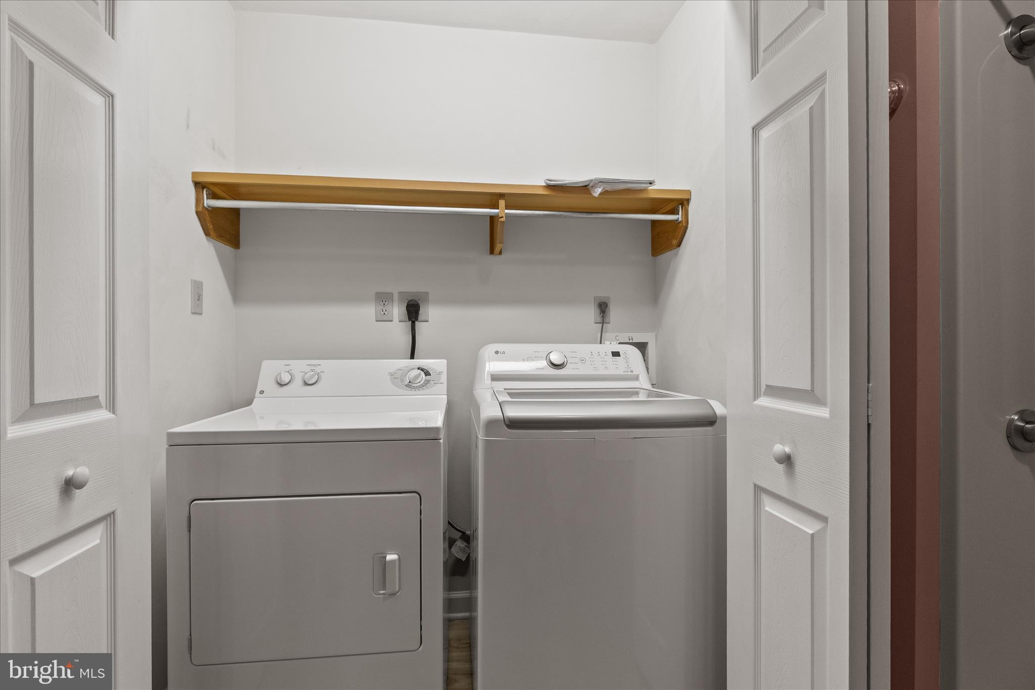 714 Randolph Street Hanover, PA 17331 - Photo 20 of 33 a utility room with dryer and washer