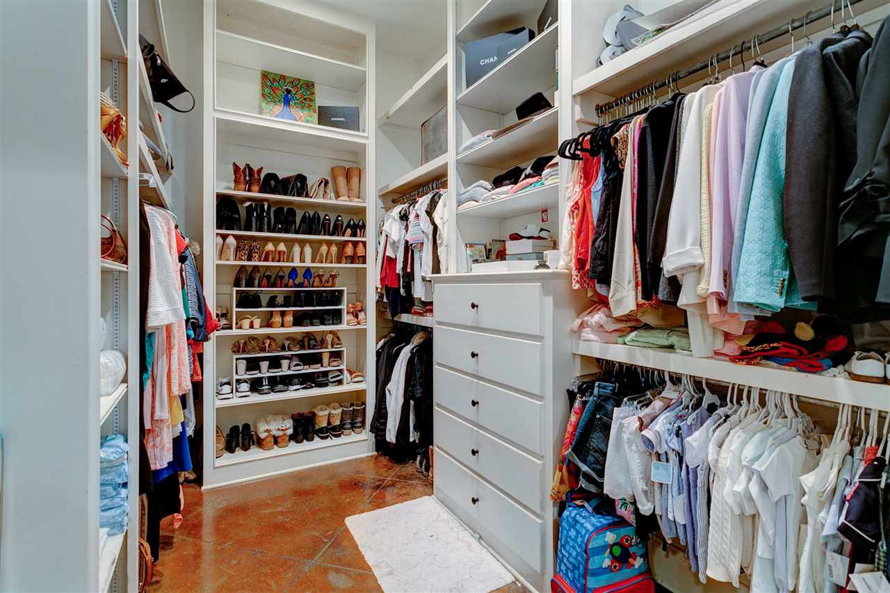 144 Overlook Place Ridgeland, MS 39157 - Photo 22 of 42 Large walk in closet