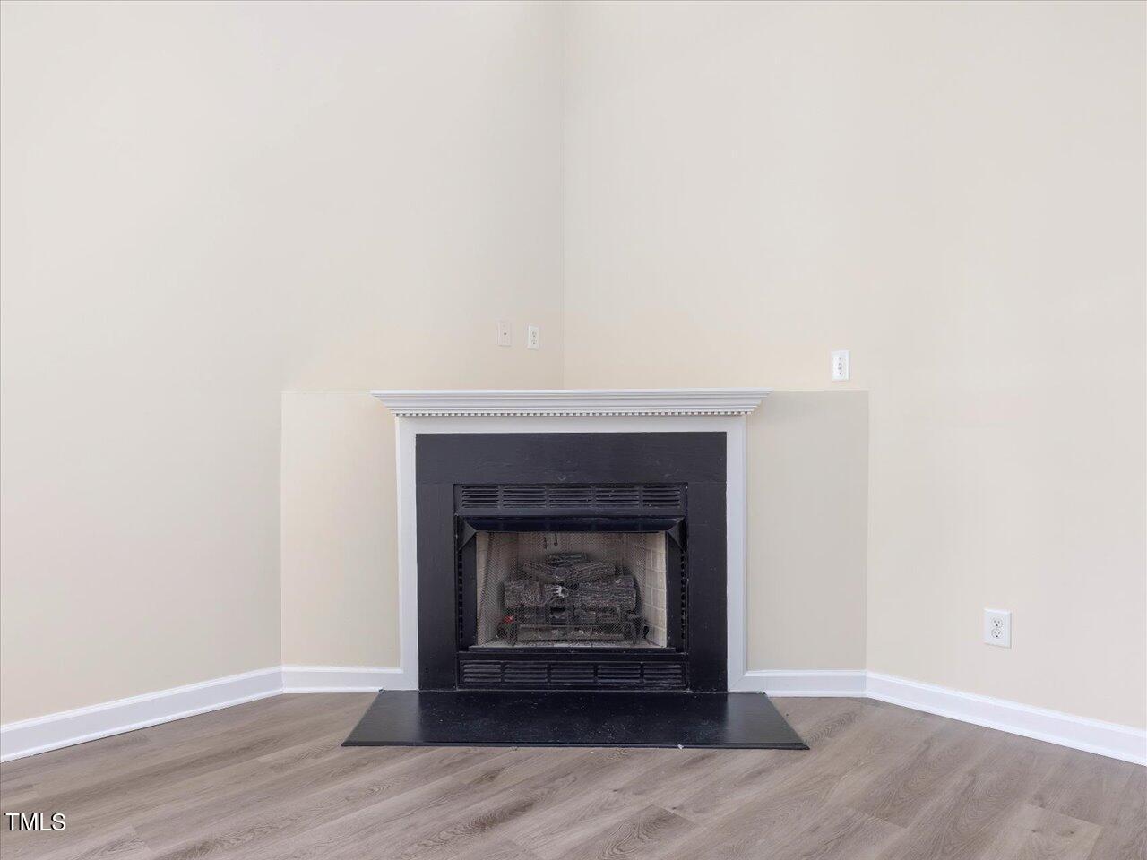 1928 Shadow Glen Drive Raleigh, NC 27604 - Photo 11 of 60 11-Living Room
