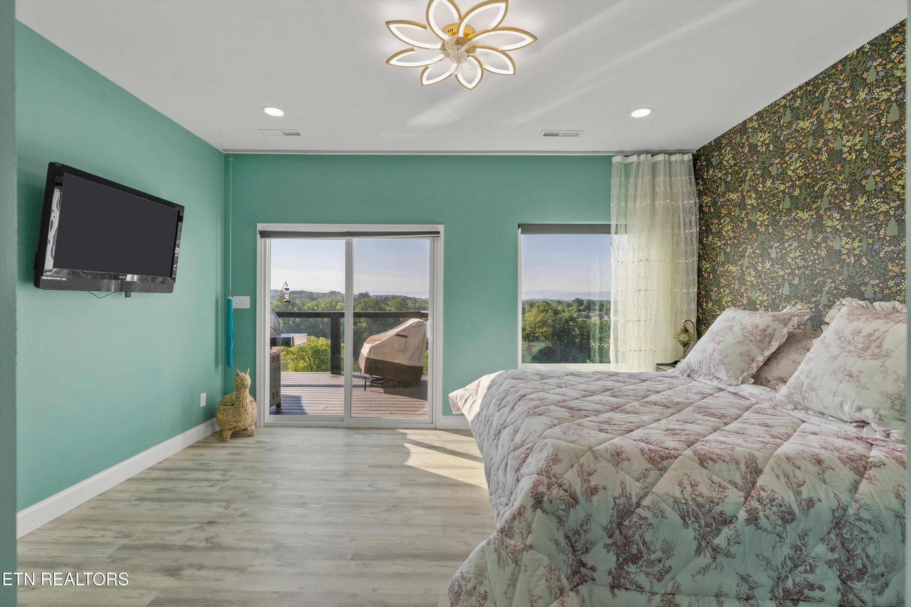 9828 Kodak Road Kodak, TN 37764 - Photo 16 of 46 Master Bedroom