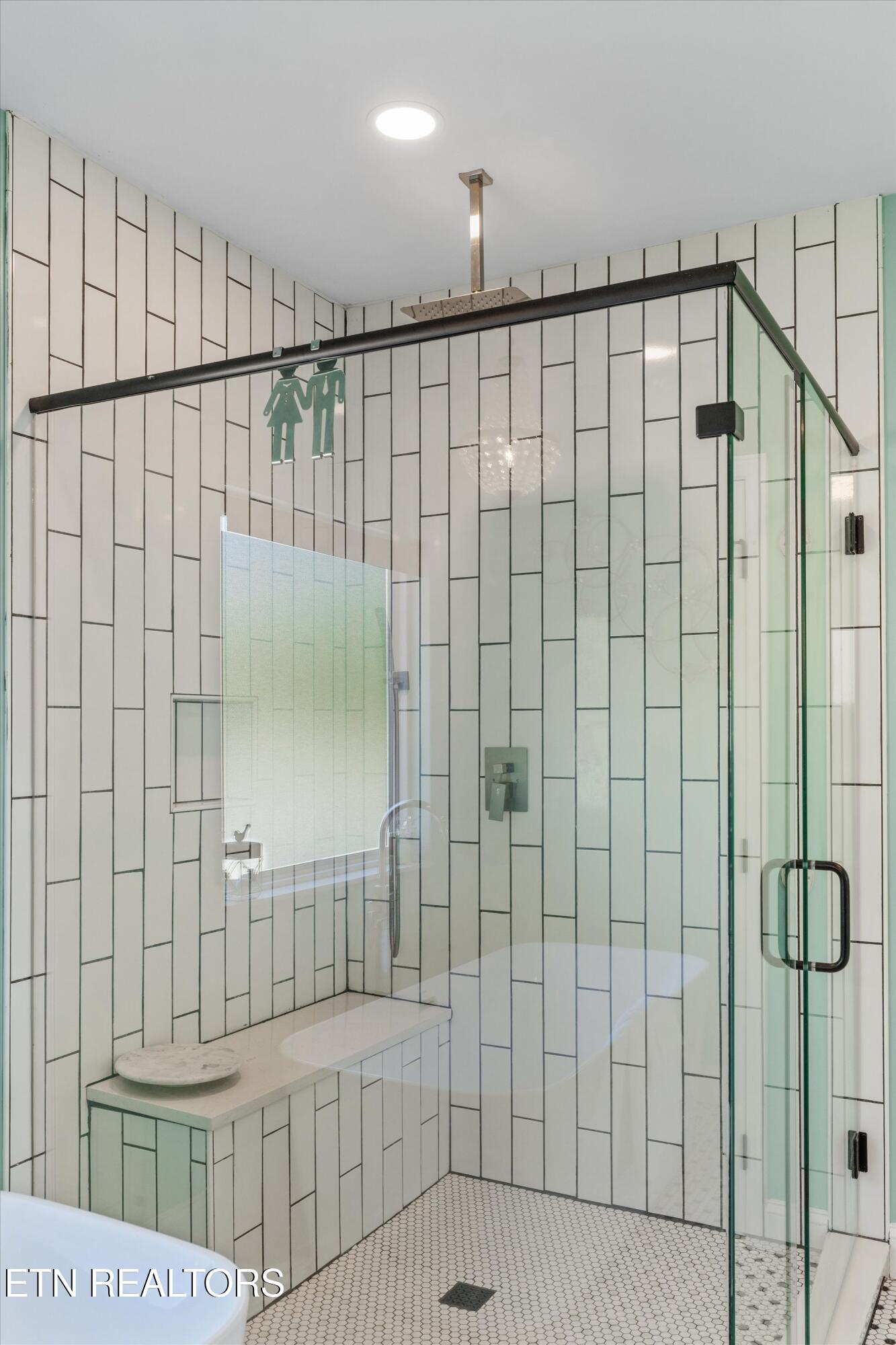 9828 Kodak Road Kodak, TN 37764 - Photo 20 of 46 Shower