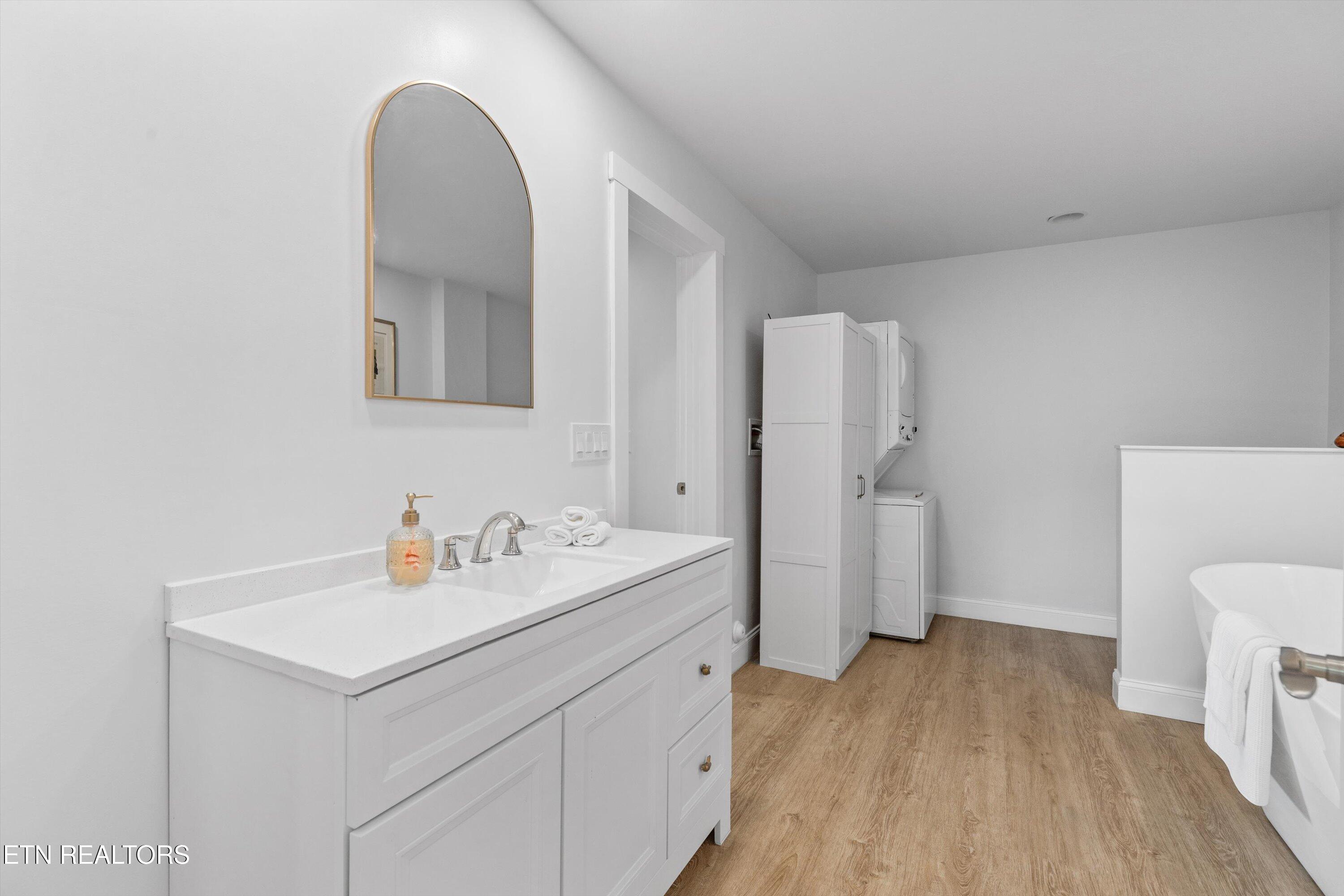 9828 Kodak Road Kodak, TN 37764 - Photo 23 of 46 Full Bathroom