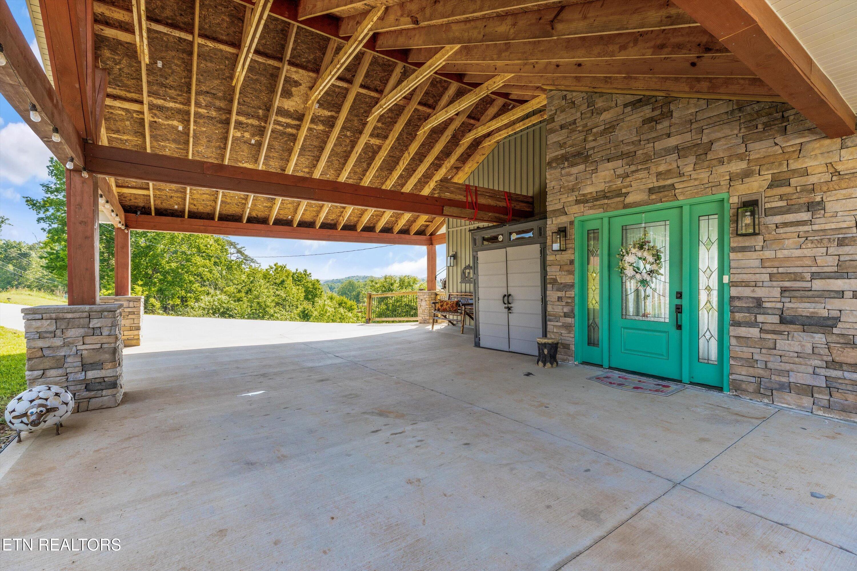 9828 Kodak Road Kodak, TN 37764 - Photo 5 of 46 Carport