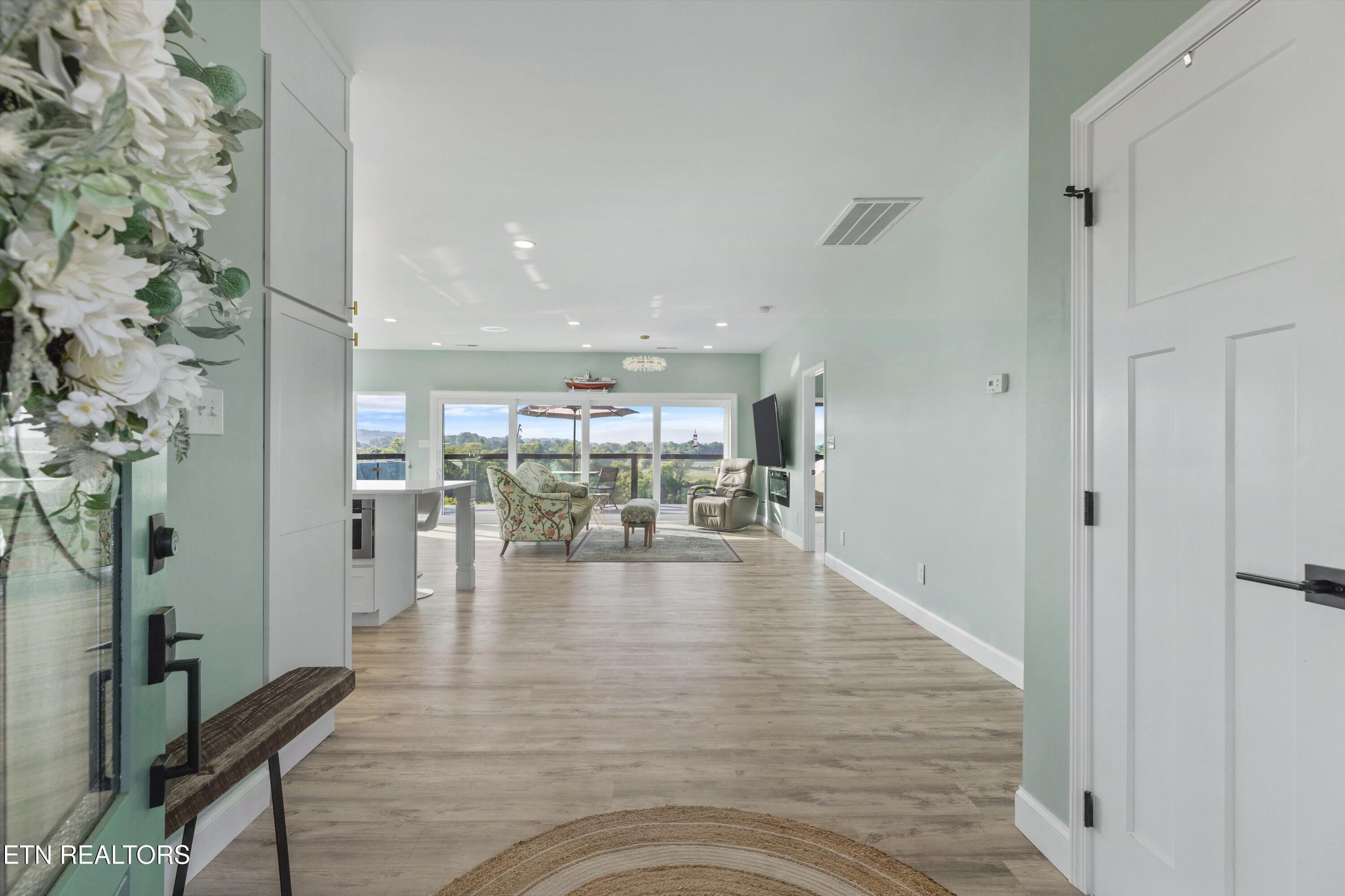 9828 Kodak Road Kodak, TN 37764 - Photo 6 of 46 Entrance