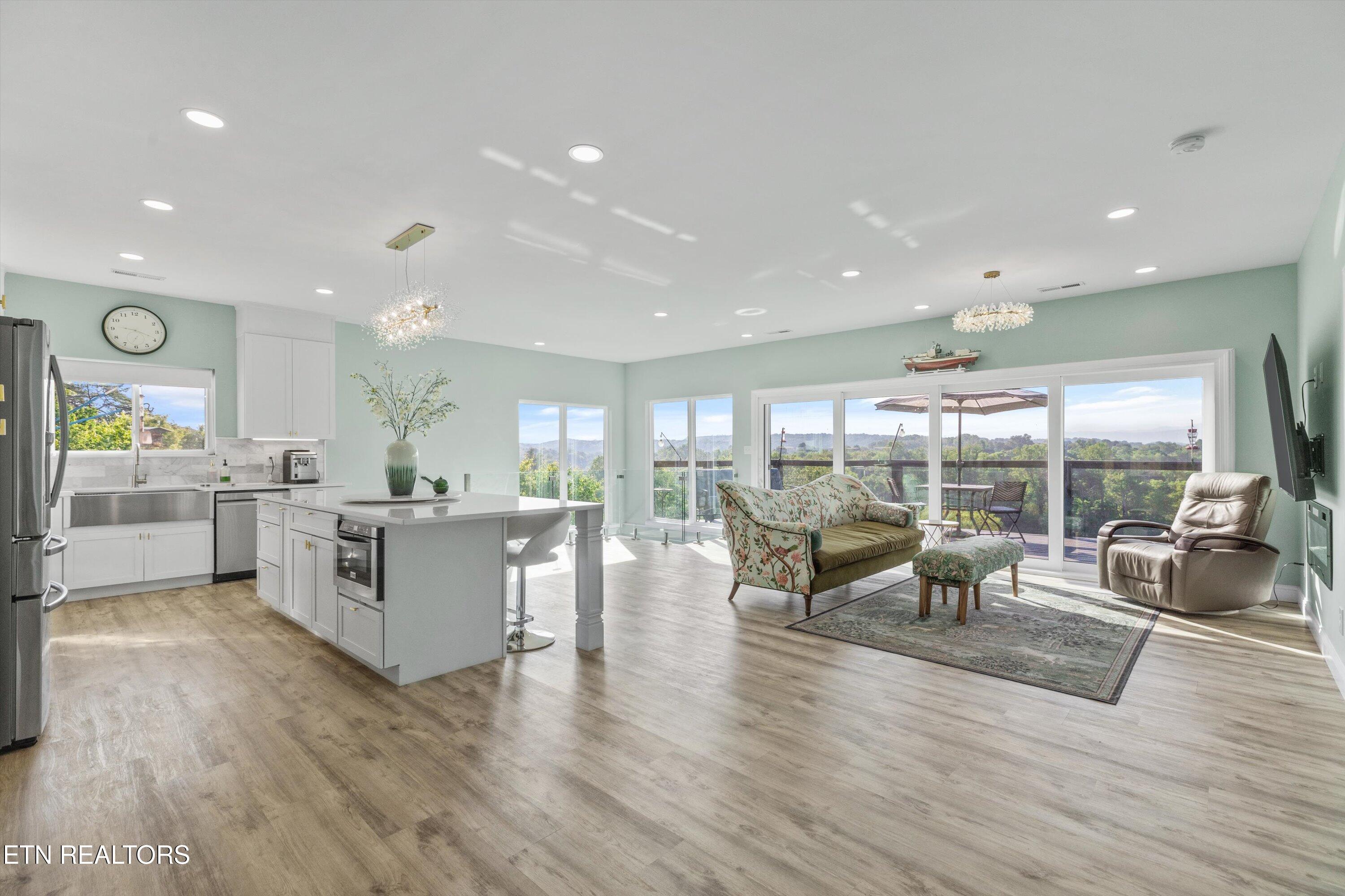 9828 Kodak Road Kodak, TN 37764 - Photo 7 of 46 Living Room