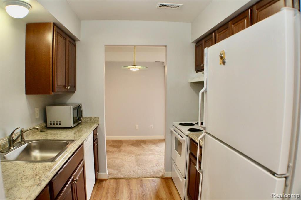 30060 West 12 Mile Road, Unit 94 Farmington, MI 48334 - Photo 9 of 22