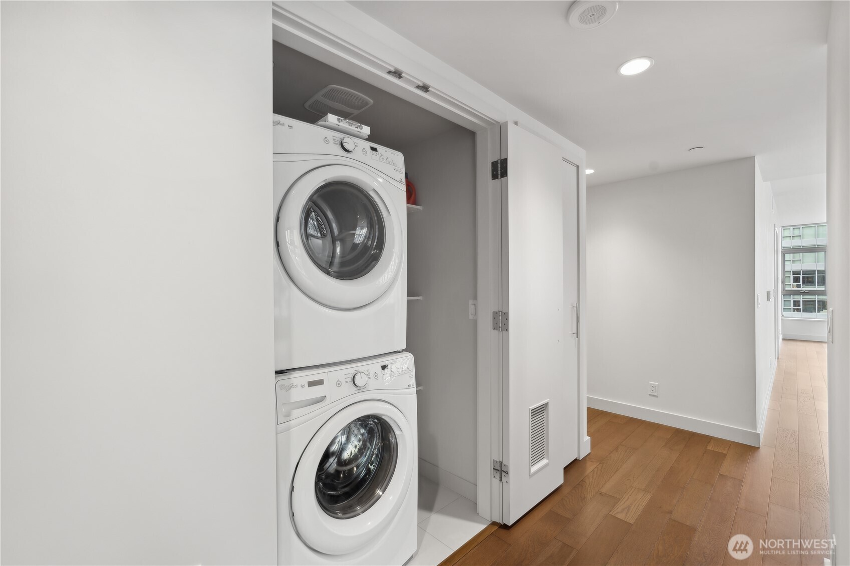 588 Bell Street, Unit 2902S Seattle, WA 98121 - Photo 25 of 40