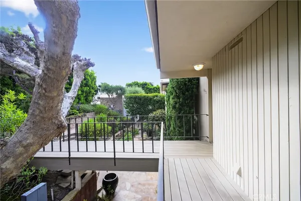 $9,950 | 462 Hilledge Drive, Laguna Beach, CA 92651