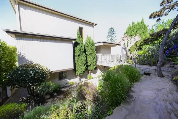 $9,950 | 462 Hilledge Drive, Laguna Beach, CA 92651