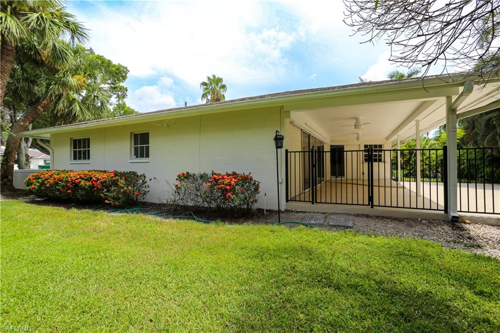 2901 Crayton Road Naples, FL 34103 - Photo 23 of 50