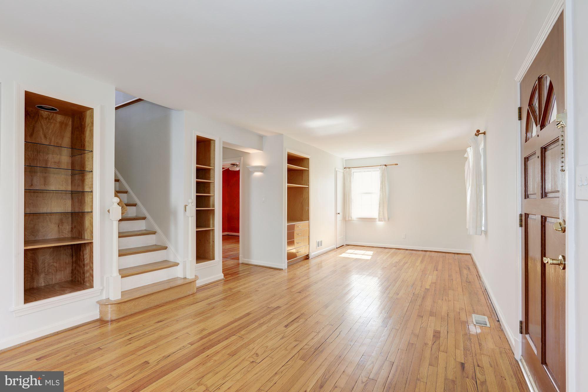 11713 Kingtree Street Silver Spring, MD 20902 - Photo 5 of 26 Living Room
