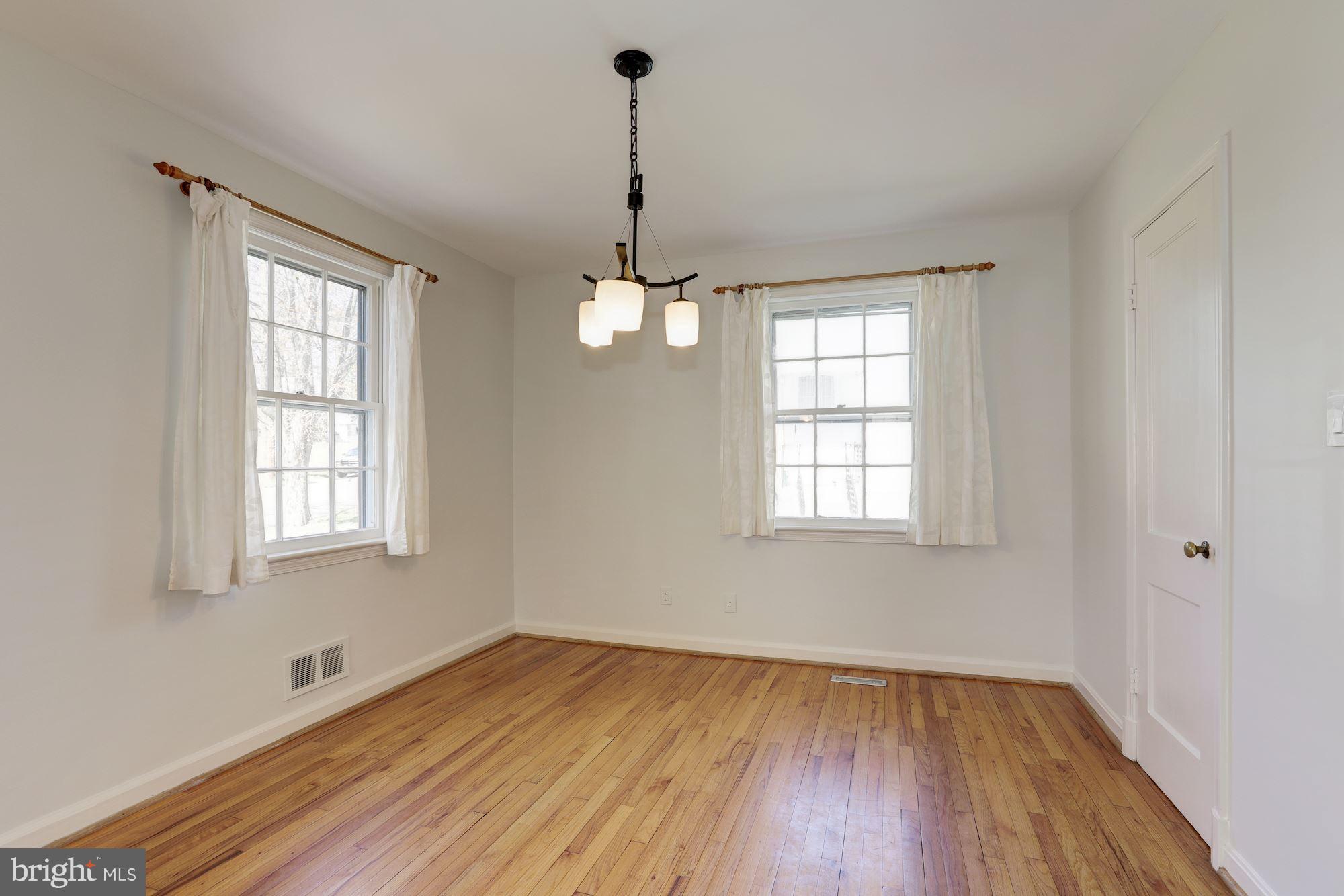 11713 Kingtree Street Silver Spring, MD 20902 - Photo 6 of 26 Dining Room