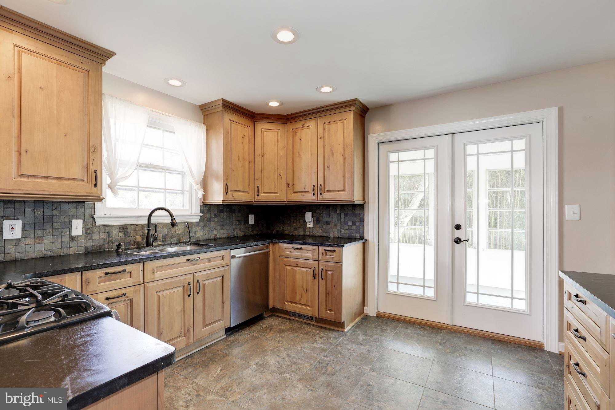 11713 Kingtree Street Silver Spring, MD 20902 - Photo 7 of 26 Kitchen