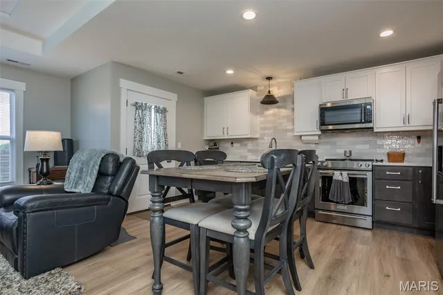 $250,000 | 126 Bridgeport Drive, Moro, IL 62067