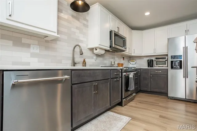 $250,000 | 126 Bridgeport Drive, Moro, IL 62067