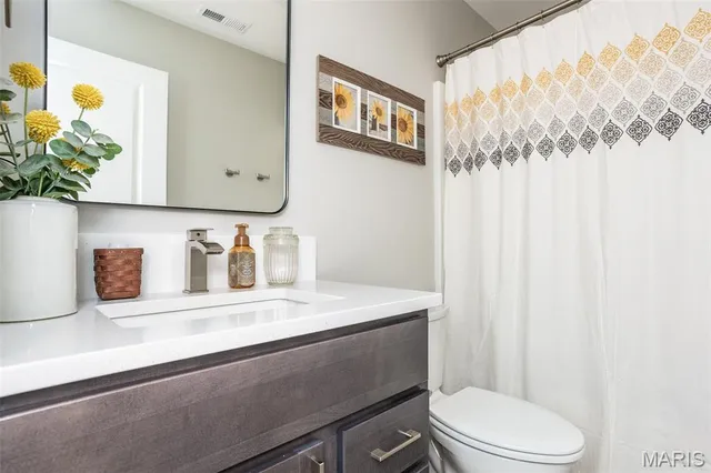 $250,000 | 126 Bridgeport Drive, Moro, IL 62067