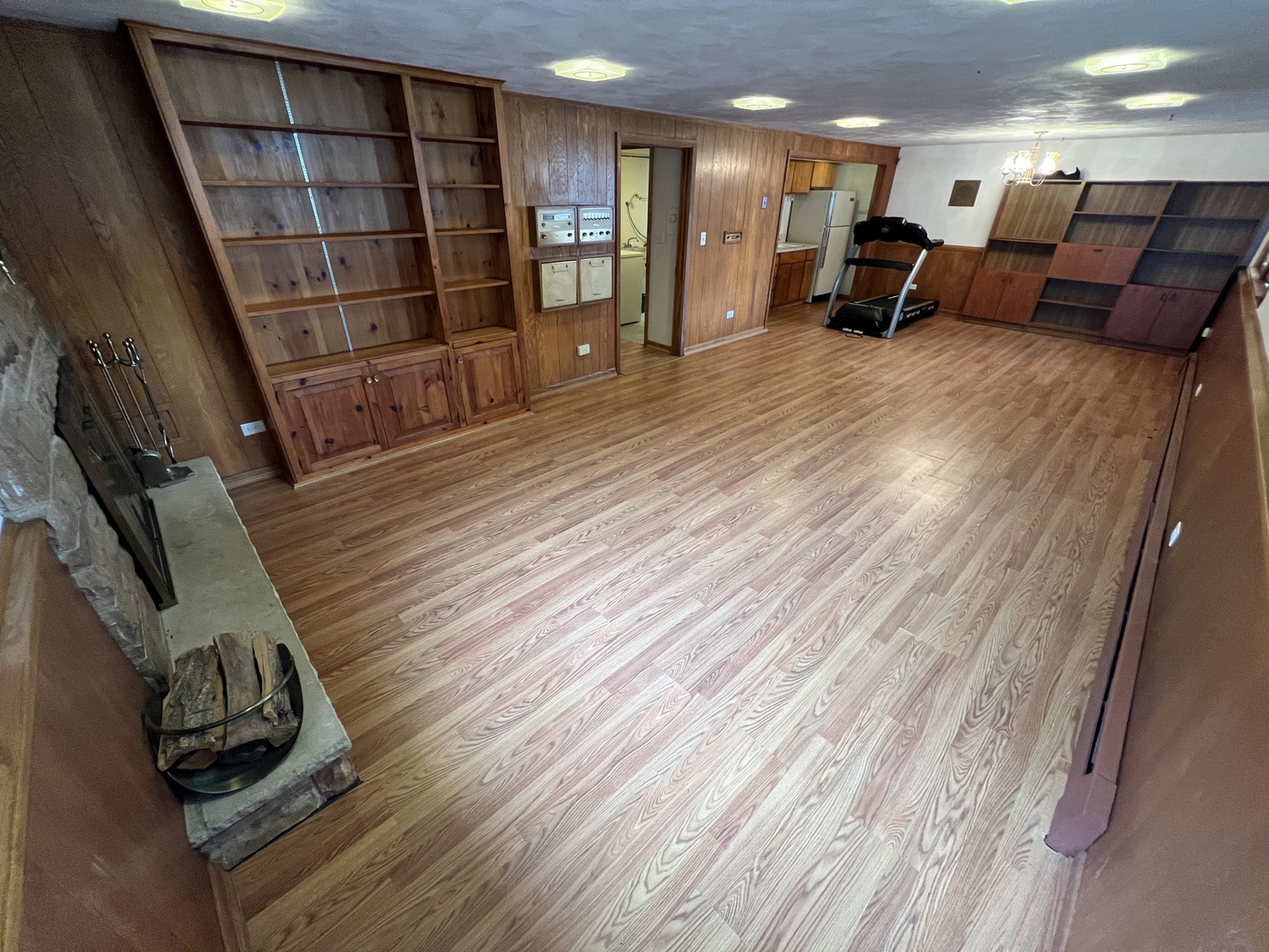 616 Seneca Drive Aurora, IL 60506 - Photo 27 of 36 a view of a room with wooden floor
