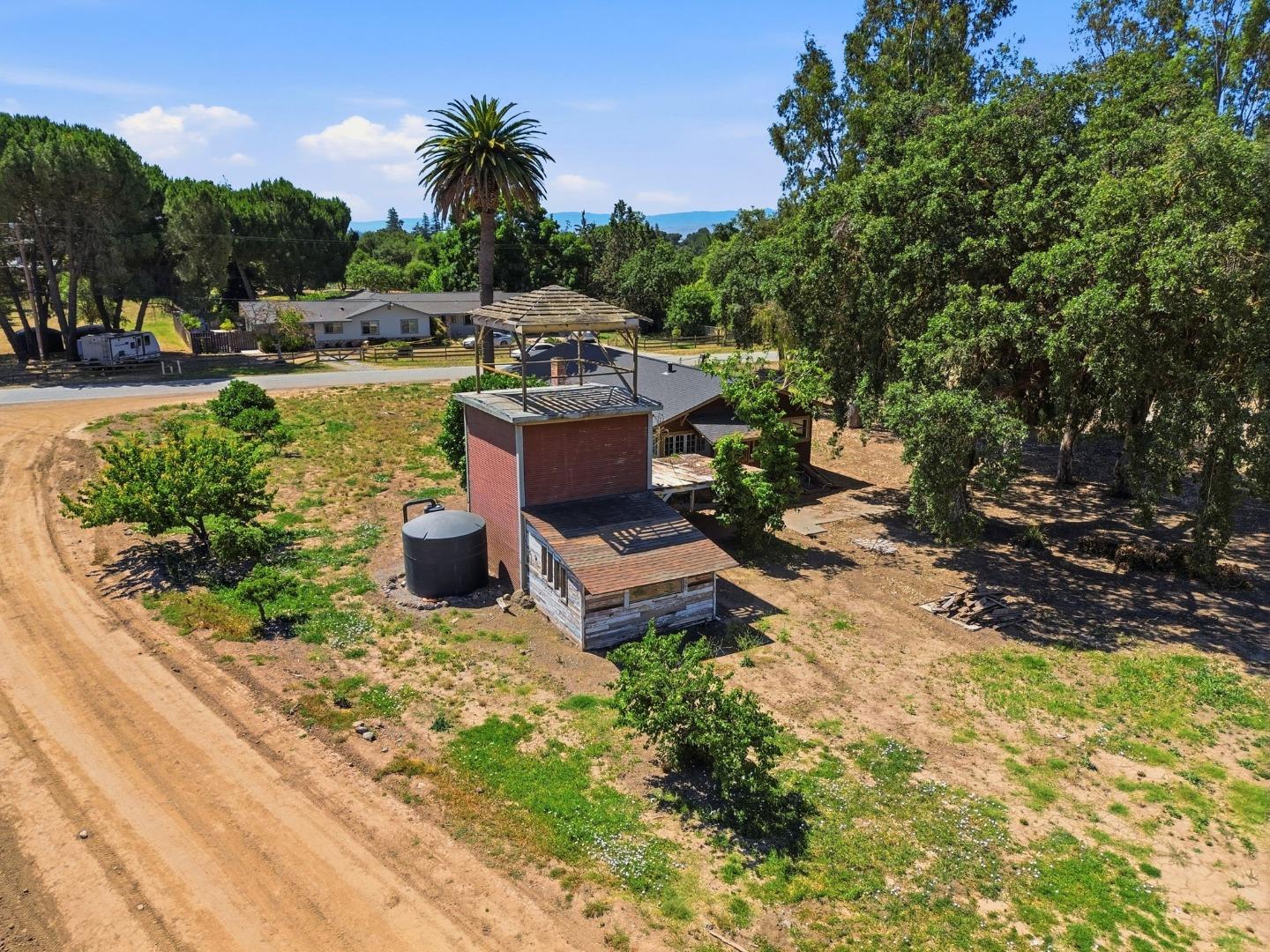 3115 Leavesley Road Gilroy, CA 95020 - Photo 9 of 31