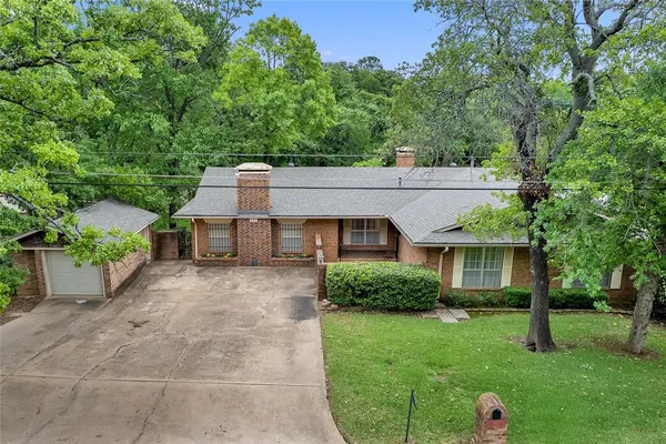 $399,000 | 930 South Maurice Avenue, Denison, TX 75020