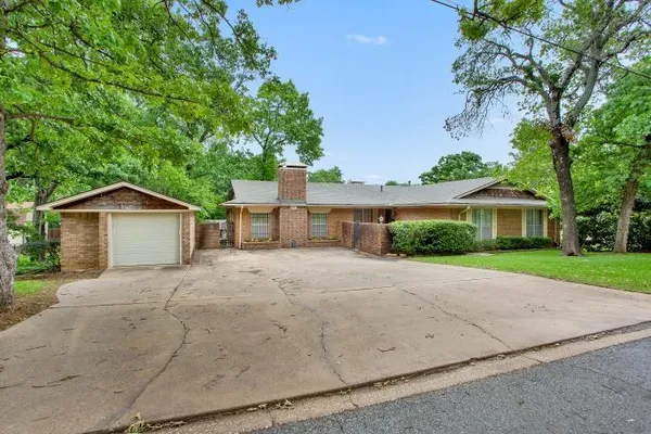 $399,000 | 930 South Maurice Avenue, Denison, TX 75020