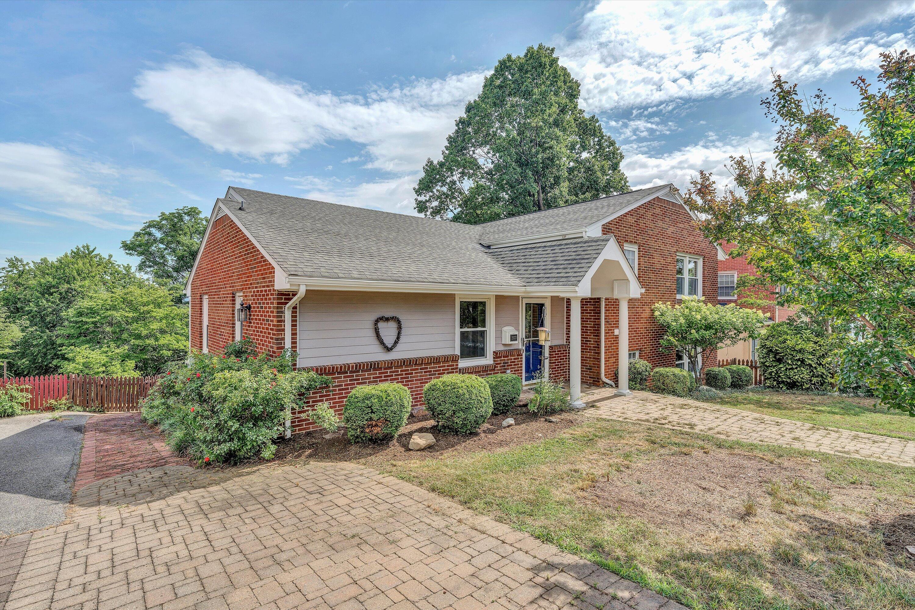 2323 Mt Vernon Road Southwest Roanoke, VA 24015 - Photo 1 of 51 01-DSC00727