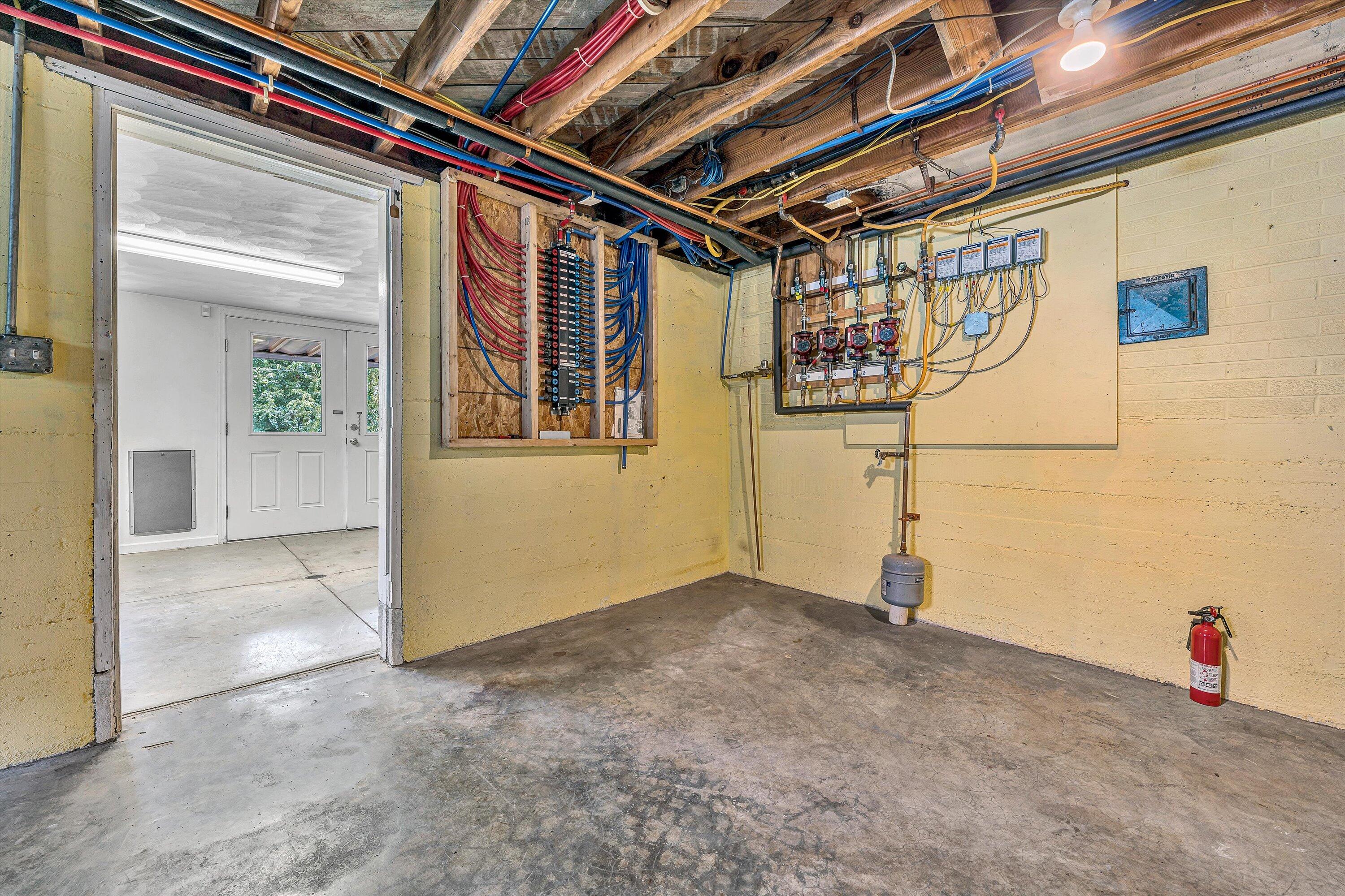 2323 Mt Vernon Road Southwest Roanoke, VA 24015 - Photo 35 of 51 35-DSC00691