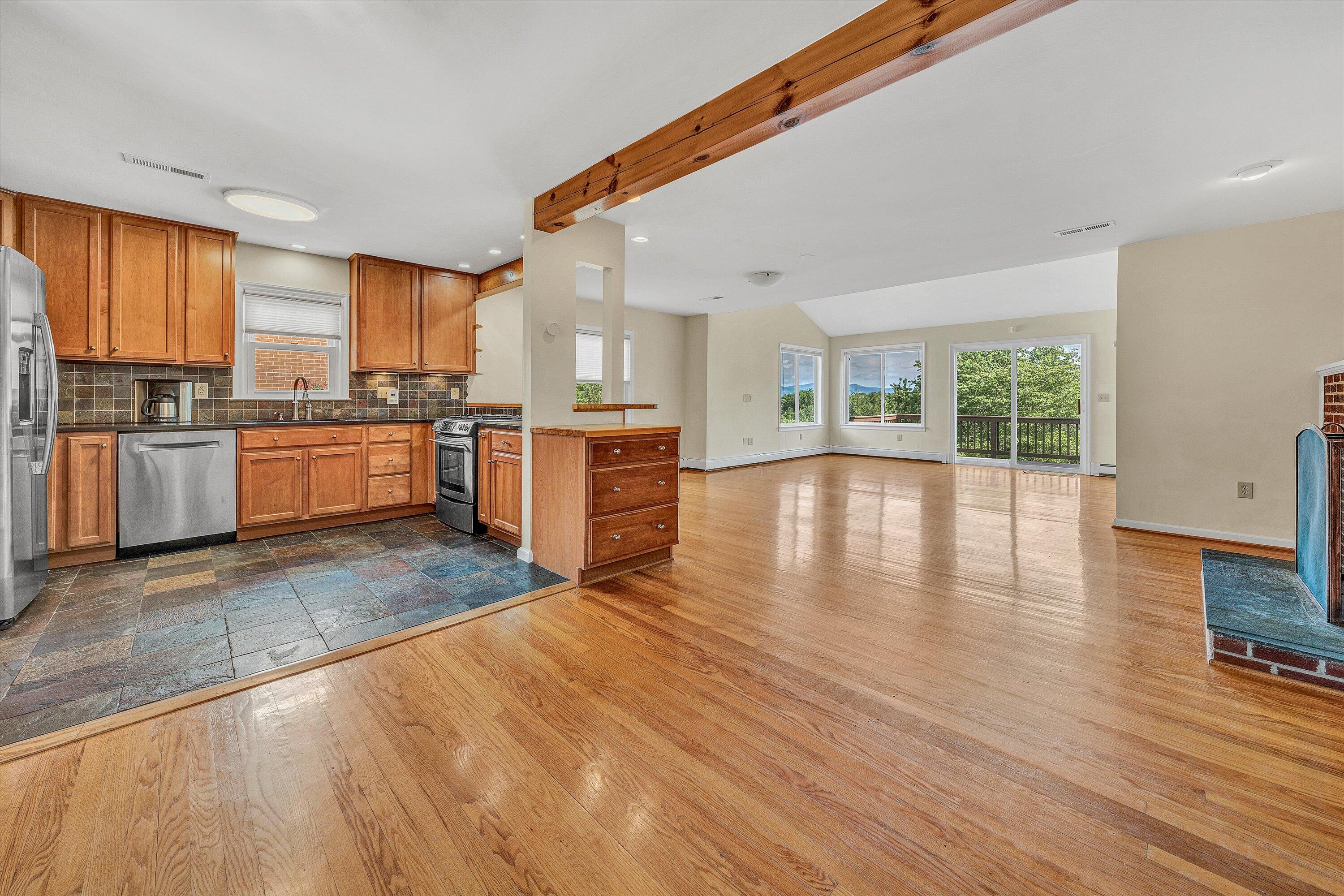 2323 Mt Vernon Road Southwest Roanoke, VA 24015 - Photo 4 of 51 04-DSC00595