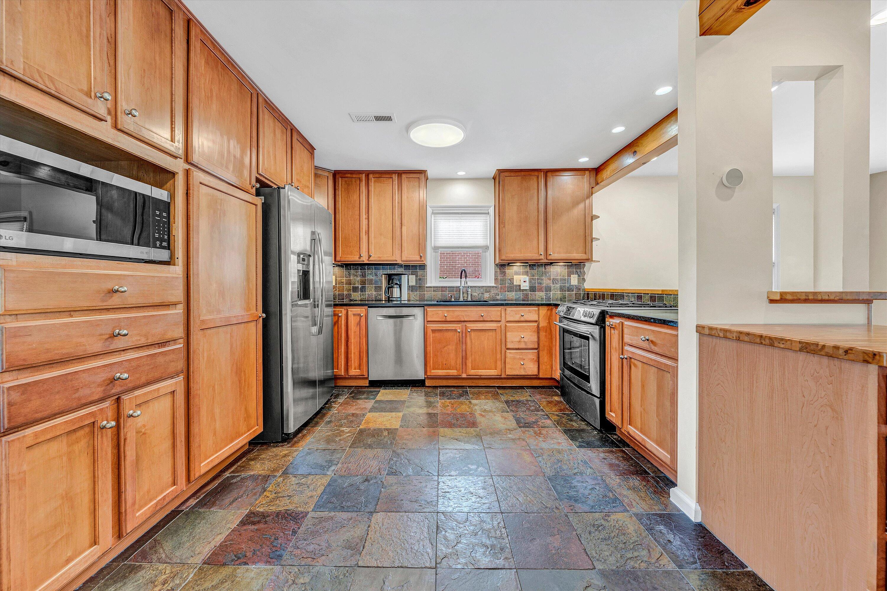 2323 Mt Vernon Road Southwest Roanoke, VA 24015 - Photo 5 of 51 05-DSC00598