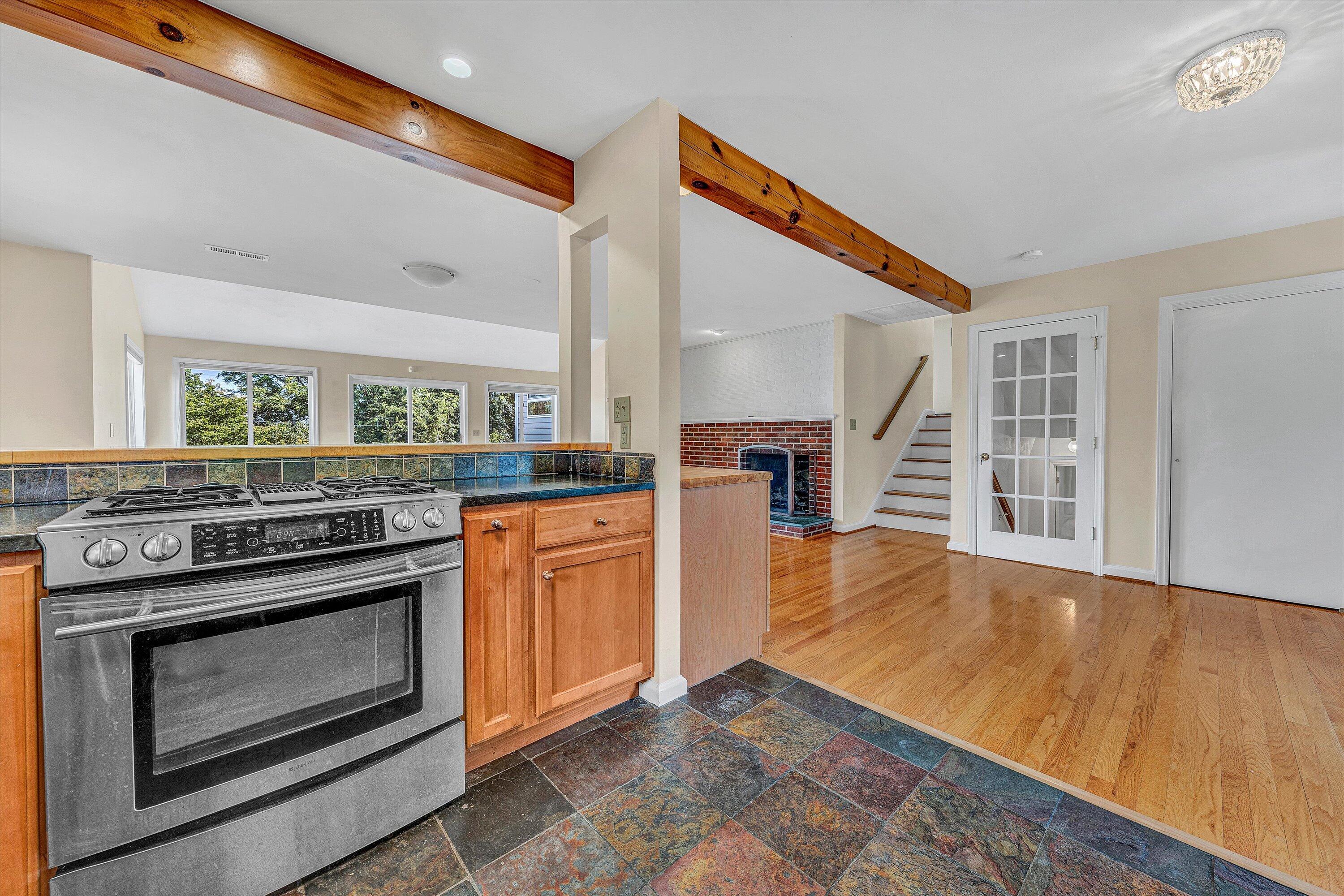 2323 Mt Vernon Road Southwest Roanoke, VA 24015 - Photo 6 of 51 06-DSC00601